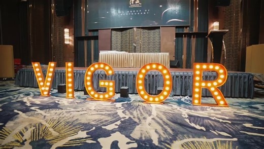 Vigor Properties HQ on Instagram: "🔥🚀 V START 2026｜年度启动 · 表彰 · 奖励 🚀🔥 V START， 是 VIGOR Properties 一年一度的重要启动仪式， 也是我们表彰成果、肯定成长、发布方向的关键时刻。 🎉 恭喜所有成功升职的伙伴 你们用实力与责任赢得肯定， 每一次晋升，都是对专业与付出的最佳证明。 ✈️ 热烈祝贺 2025 年成功达标旅游奖励的伙伴们 你们以实绩说话， 把目标转化为成果， 也为团队树立了卓越的榜样。 在 VIGOR， 奖励不是口号， 而是为结果而设、为努力而兑现。 📌 2026 最新佣金制度与公司方向正式发布 制度更清晰，目标更明确， 让每一份付出，都走在正确的轨道上。 感谢所有台前幕后默默付出的伙伴， 也感谢每一位出席、参与、并与公司共同成长的 VIGORIAN。 2026， 让我们并肩前行， 向更高目标迈进，共创新的高峰。 ⸻ 🔥🚀 V START 2026 | ANNUAL KICK-OFF · RECOGNITION · REWARDS 🚀🔥 V START marks VI