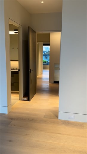 𝔾𝕣𝕒𝕟𝕕 𝔽𝕚𝕟𝕒𝕝𝕖 𝔽𝕚𝕟𝕚𝕤𝕙 & 𝔽𝕝𝕠𝕠𝕣𝕤 on Instagram: "20+ years in the game — still haven’t seen anyone do a shadow reveal cleaner than this. ( notice the consistency in the lines and the baseboard scribe tight too the floor)# • • • #shadowreveal#modernhome#minimalist #builder vancouverrealestate"