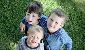 Qui est la sœur ou le frère le plus intelligent ? L'aîné, le deuxième ou le cadet ? Une étude vous répond