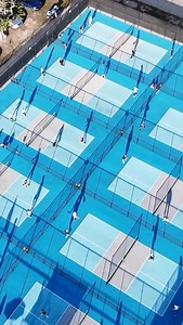 From the Upper Keys to Key West, there are plenty of public pickleball courts across the Florida Keys where you can dink, rally, and serve up some friendly competition🏓☀️Community parks and rec centers throughout the islands offer spots to play, many welcoming drop-in games and open sessions. The islands also host exciting tournaments throughout the year, including the Key Largo Rotary Pickle in Paradise. Pro tip: hours and availability can vary by location, so check locally before you go! 🎥Dr