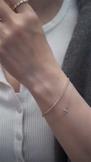 SUNBLUEBIANCA.Kyoko on Instagram: "今年最後の"一期一会シリーズ"12/19 21:00販売スタート✨ 大好評の"一期一会シリーズ🍎"とは 金をはじめ、ジュエリー素材もどんどん値上げし続ける中、信頼できる問屋さん、バイヤーさんに「今ではこんなお値段では買えない、とっておきの掘り出し物」を紹介してもらい、品質はもちろんのこと、絶対的にときめくかわいいデザインにこだわって厳選して買い付けた品々です💎 そしてSUNBLUEBIANCA価格、市場よりグッとお求めやすいお値段で販売✨ ※限定品なのでみつけた時がまさにご縁です✨✨✨ その機会をお見逃しなく☺️ 近日発売（今回は12/19 21:00）の品々はストーリーハイライトに残しているのでチェックしてみてください😊 人生にときめきは大切です SUNBLUEBIANCAに出会えてラッキーと思ってもらえたら嬉しいです☺️ #sunbluebianca #jewelry"