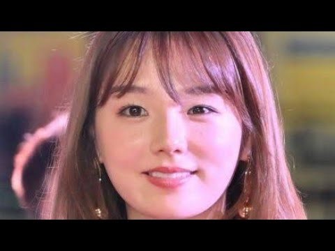 Ai Shinozaki (33) in a stunning bikini. Fans praise her unchanging beauty since her debut at age ...