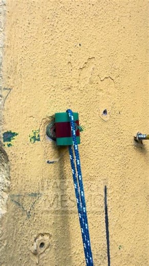 Adjustable clothesline that solves everything at home #InnovationUSA #SmartSolution #HandyTrick