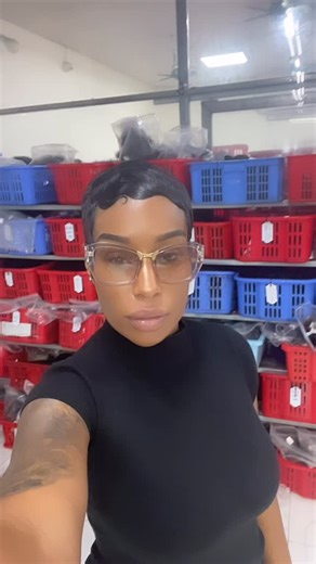 I’m in Vietnam doing the real work for you. I’m spending a full month inside actual factories, sourcing and verifying vendors so you don’t have to waste money guessing, testing, or hoping a random supplier delivers quality. My Hair Vendors List is built from years of sourcing across: 🇻🇳 Vietnam 🇮🇳 India 🇨🇳 China 🇰🇭 Cambodia 🇮🇩 Indonesia 🇵🇭 Philippines 🇧🇷 Brazil 🇹🇷 Turkey 🇷🇺 Russia 🇦🇷 Argentina Inside you get 130 premium vendors, all vetted, all offering wholesale prices with 