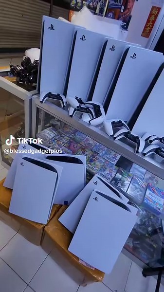 UK Used PS5 Fat with Over 16 Installed Games