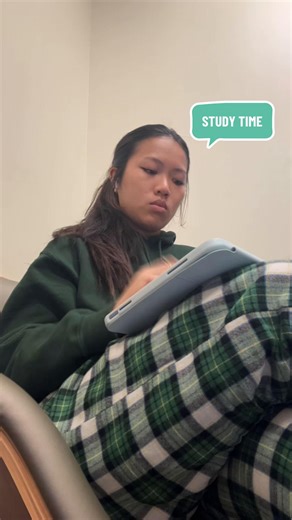 Struggling with 11 Lectures: A Study Vlog