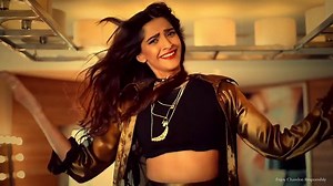#Partnered Are you wondering what's got the nation on its feet doing the hook step? It's #ThePartyStarter anthem! Read the article for more: bit.ly/2mmzroL | Firstpost