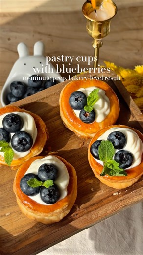 Easiest show-stopping dessert: puff pastry cups 🫐 recipe ⤵️ #puffpastryrecipes #blueberrydessert