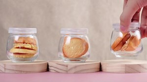 LemonRoad 30 Pack Mini Yogurt Jars 3.4 oz Glass Bottles with Plastic Lids for Jam, Honey, Wedding Favors, Birthday Party Decor Mason Jar with Checkered Cloth and Rope (Red,White,Circle)