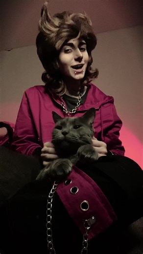 My cat who loves to get pet when I’m in cosplay #eddsworld #tord #ringo #tordcosplay #eddsworldcosplay