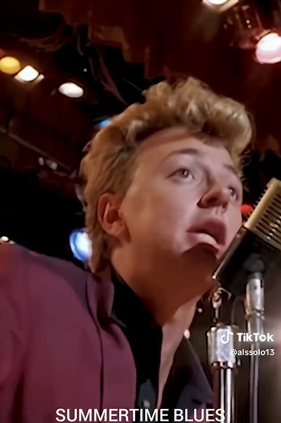 Rockabilly Legend Brian Setzer Performs 'Summertime Blues'