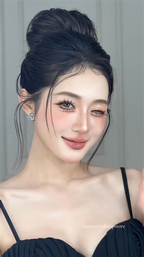 1K views · 11 reactions | Đi tiệc muốn nổi bật book layout này nha M.UA / AMEE MOC TRA #ameemakeupstor #makeupcodau #makeuptiec #beauty | Amee Makeup Artist | Facebook