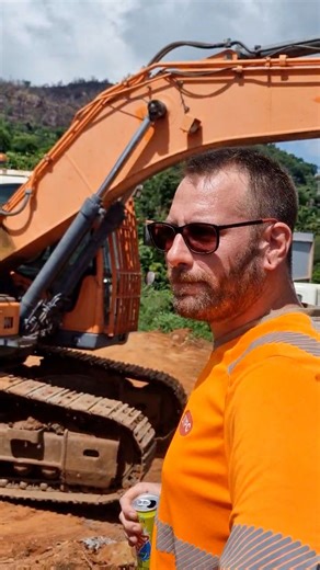 Forte mobilisation des intervenants aujourd’hui sur le chantier. #mayotte #agriculturemahoraise #motoculture976 #reelsviralシ #FiertéMahoraise #reel #DéveloppementLocal #compostage | Pot Concept