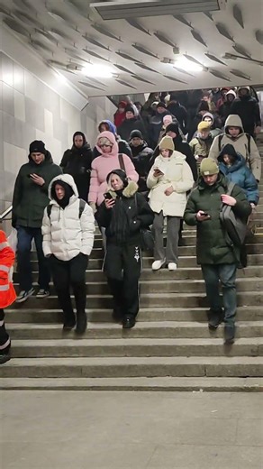 Життя навчило коли #тривога спускатись в підземелля! #війна #україна #мем #метро