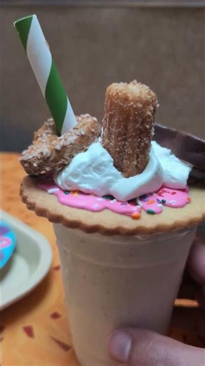 Our Favorite EPCOT Meals: The Sunshine Seasons Churro Milkshake! 🥨🏰