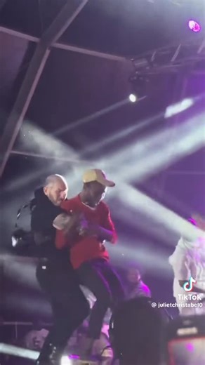 Naija Gists and Trends on Instagram: "This Davido body guard follow fall oh"