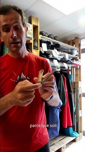 Opening your Opinel knife: Franck's tip #opinel #knife #cutting #hiking #nature