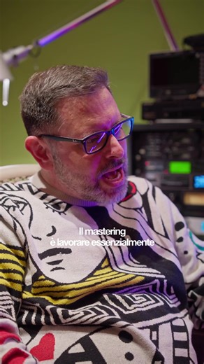 Vi presentiamo Davide Barbarulo, docente di Mastering e Post-Produzione Audio in NuT Academy, dove insegna nei corsi EMPRO e Tecnico del Suono da oltre 18 anni. Professionista con una lunga esperienza nel settore audio, Davide insegna Mastering al Conservatorio di Musica di Avellino, e lavora come mastering engineer per progetti indipendenti e major, oltre ad essere titolare del 20Hz20kHz Mastering Lab. Il mastering è la fase finale e decisiva della produzione musicale: qui si lavora su equalizz