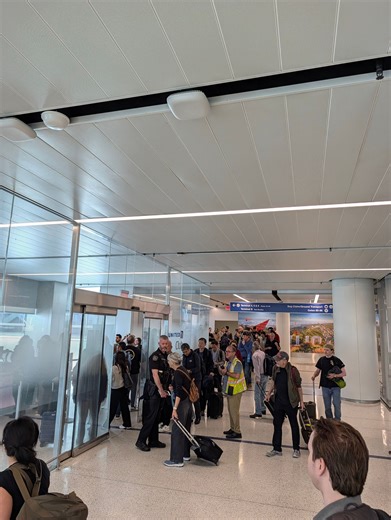 02-Mar UA2127 LAX-EWR retuned to LAX engine issues - United Club closed - FlyerTalk Forums