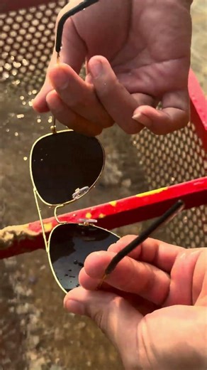 Found Men’s Sunglasses While Beach Treasure Hunting 🌊😱