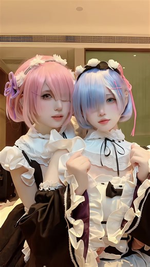 Cosplay Ram and Rem from Re:Zero in Maid Outfits