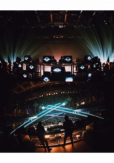 Rave Dancing: The Ultimate Electronic Music Experience