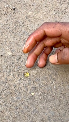 Rahul Thakur on Instagram: "असली शहद 🍯 की पहचान 😱 #reels #viral #trending #honey #facebook"