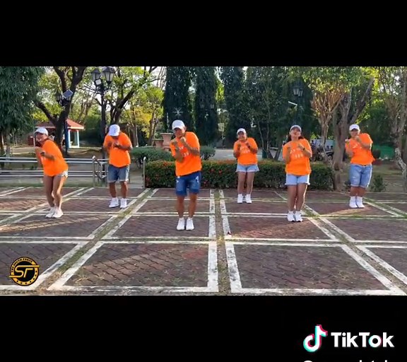 Enjoy Zumba Dance with Na Na Na Na Rhythm