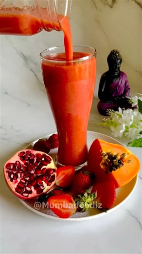 34K views · 450 reactions | Strawberry  papaya , pomegranate juice 磻 Healthy morning drink. #healthyjuice #detoxdrink #detox #smoothies #juice #smoothierecipes #papaya #strawberry #pomegranate | Mumbaifoodiz | Facebook