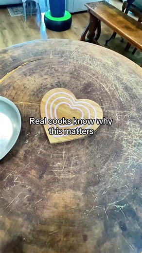 Heat resistant kitchen trivet designed to protect countertops and tables from hot pots and pans. Durable, non-slip and practical for everyday cooking use. #kitchenessentials #homecooking #kitchenupgrade #TikTokShopSpringGlowUp #tiktokshopcreatorpicks