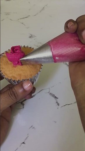 cupcake decorating|#Wilton 125