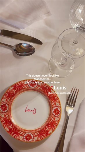 There are places you go for drinks… and then there are places like this. Louis is one of those spots that doesn’t just feel like a bar or a restaurant… it feels like an actual experience from the moment you walk in. The lighting, the music, the atmosphere… everything about it feels elevated, like you’ve stepped out of Manchester for the night and into somewhere a bit more special. It’s the kind of place where you go for dinner and end up staying all evening cocktails flowing, live jazz music in 