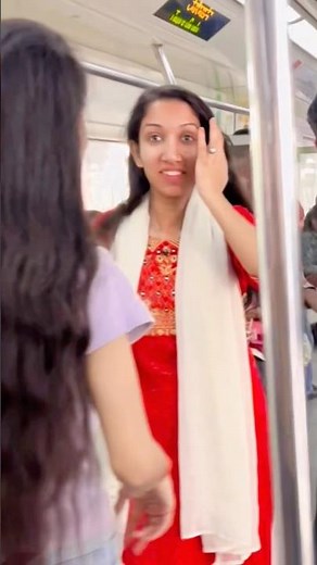 le jaenge dilwale dulhaniya😅 girl’s voice prank 🤣 #shortsvideo #prankinmetro #metro #voiceprank