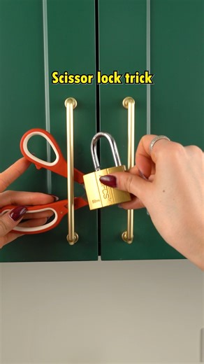 Scissor Lock Trick 🎬 This video was produced by Network Media and Aoos Media | The Puzzle and Pointers