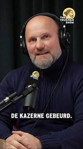In aflevering #259 van The Trueman Show vertelt oud-Marechaussee Melchior Verbon hoe zijn ogen al jaren geleden opengingen tijdens zijn missie in Bosnië. Wat hij daar met eigen ogen zag, was namelijk totaal anders dan wat de NOS aan het thuisfront presenteerde.😯 "We zaten zelf in het gebied en het is gewoon letterlijk naast mijn kazerne gebeurd. En ik dacht: ja, maar het is helemaal niet zo gegaan." De nieuwste aflevering met Melchior Verbon staat nu live op YouTube, Spotify en Apple Podcasts.�