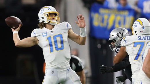 Can't-Miss Play: Herbie fully GOATED! Bolts' QB caps 19-play drive with buzzer-beating TD loft