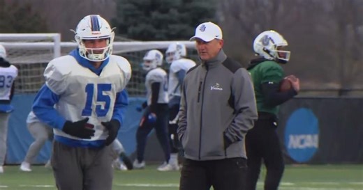 Former Super Bowl champ Don Beebe coaches Aurora University, seeks Division III title