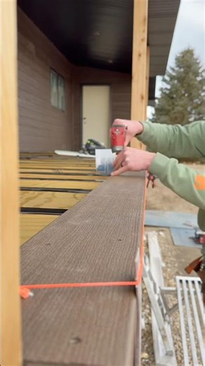 Fastening and plugging a TimberTech picture frame. #timbertech #milwaukeetools