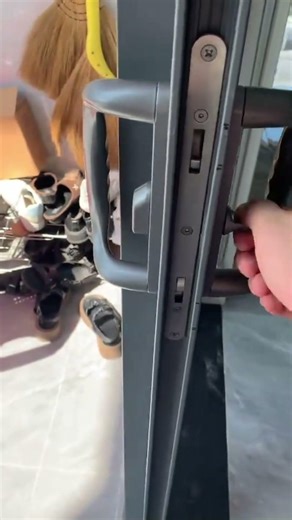 Khóa Draho vận hành mượt, đóng là kín, gạt là chắc chắn. #drahovietnam