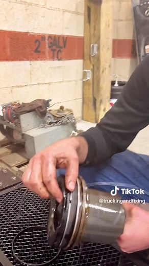 Fixing Broken Piston Ring on Cummins X15 | Code 2692 Solution