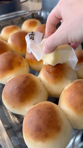 15K views · 118 reactions | If you’re looking for the best dinner roll recipe you’ve ever had in your life, you’ve found it!  Light, fluffy and hearty enough to satisfy, these dinner rolls are the epitome of comfort food. 襤 Recipe link in comments! Cooking with Karli #dinner #dinnerrolls #rolls #homemade #homemaderolls #easter #easterdinner #dinnerrecipes #easyrecipe #yeast #yeastrolls #baking #bakingtutorial #pov | Cooking with Karli | Facebook
