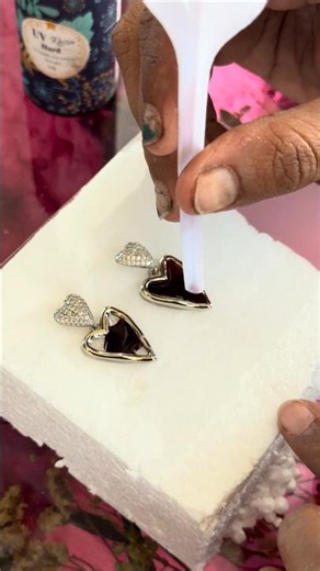 blood preservation in earrings| #resinart #resinphotoframe #resinartist