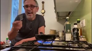 1M views · 31K reactions | Ciao ragazzi, oggi avevo voglia di pollo e insieme a voi faccio dei giambonetti, delle cosce di pollo al forno con patate e con una salsa di taleggio allo zafferano. Una ricettina facile facile che potete rifare anche stasera! | Bruno Barbieri | Facebook