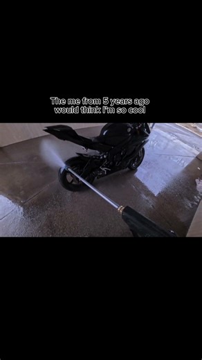 Not only do we have a bike now we got 2! #motogirl #moto #bikergirl #biker #yamaha #supermoto #r6