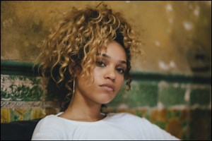 Newly crowned BBC Music’s Introducing Artist of the Year, IZZY BIZU announces single 'Talking To You' • WithGuitars