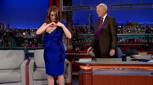 Tina Fey gives surprising gift to David Letterman on show