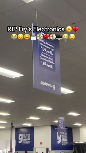 Used to love that place as a kid 😭💔😤🕊️☹️💾😫😔😿💽🫡 #pc #computer #thrift #nostalgia #tech #frys #goodwill #bins