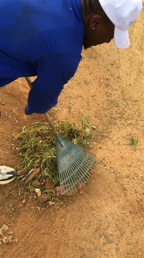 Sipho Ndlovu on Instagram: "-ngikhethe ukulungisa indlu kaMama 😊😊💆🏿‍♂️ #fyp #viral #explore #trend #vlog #cleaning #housecleaning #indoda #beamen #cleanspace"