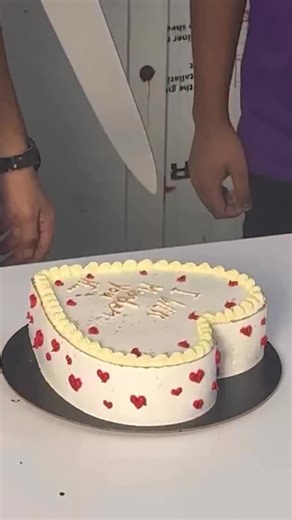 Terrarich Cake Studio - Pure Veg Premium Custom Cakes Hyderabad on Instagram: "Viral Blank Space Murder Cake 😱 Terrarich Cake Studio Contact : 9381796280 #purevegcakes #customcakes #hyderabad #customisedcakes #cakeart"