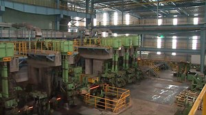 🏭 QUY TRÌNH SẢN XUẤT THÉP THEO TIÊU CHUẨN NHẬT BẢN TẠI NHÀ MÁY THÉP VINA KYOEI (Phần 2: DÀN CÁN THÉP SỐ 2) 🇯🇵 JAPANESE STANDARD APPLIED IN MANUFACTURING PROCESS AT VINA KYOEI STEEL FACTORY (Part 2: ROLLING MILL NO.2) Dự án mở rộng của Vina Kyoei với tổng diện tích trên 10 hecta trong khuôn viên nhà máy tại khu công nghiệp Phú Mỹ 1, tỉnh Bà Rịa Vũng Tàu gồm xưởng cán 2 và nhà máy luyện phôi thép công suất 500 ngàn tấn/ năm đã chính thức hoạt động từ năm 2015. Khi lò luyện đi vào sử dụng phôi t